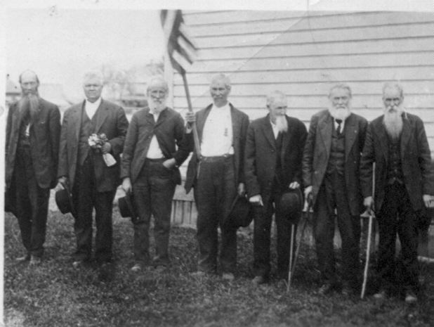 Civil War Vets posing